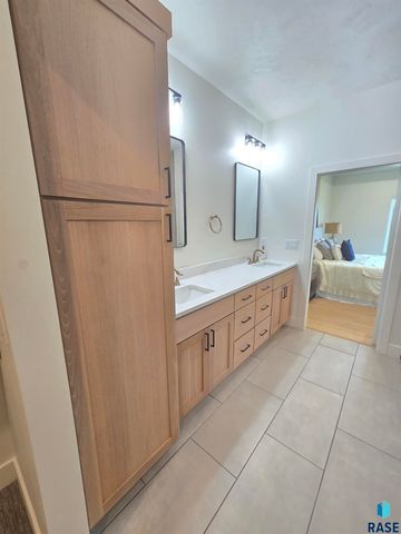 8412 E Spearfish Ct Court, Sioux Falls, SD 57110