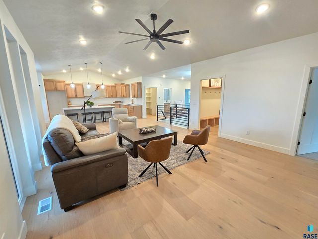 8412 E Spearfish Ct Court, Sioux Falls, SD 57110