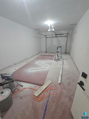 8412 E Spearfish Ct Court, Sioux Falls, SD 57110