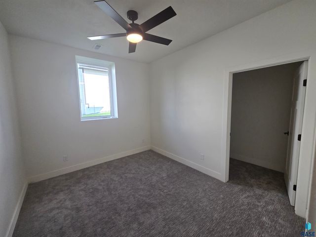 8412 E Spearfish Ct Court, Sioux Falls, SD 57110