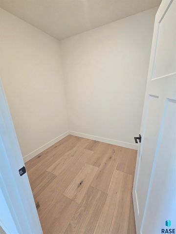 8412 E Spearfish Ct Court, Sioux Falls, SD 57110