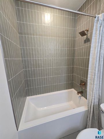 8412 E Spearfish Ct Court, Sioux Falls, SD 57110