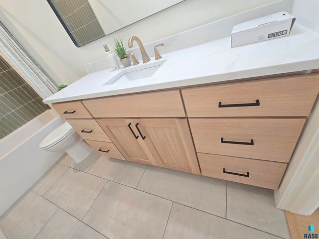 8412 E Spearfish Ct Court, Sioux Falls, SD 57110