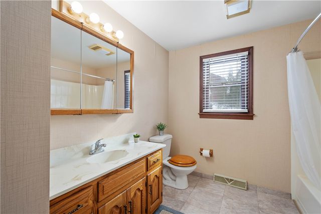 5513 Claytonia Dr, Bethel Park, PA 15102