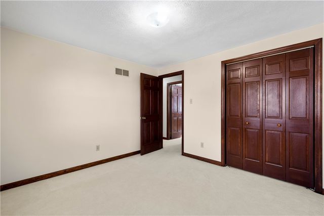 5513 Claytonia Dr, Bethel Park, PA 15102