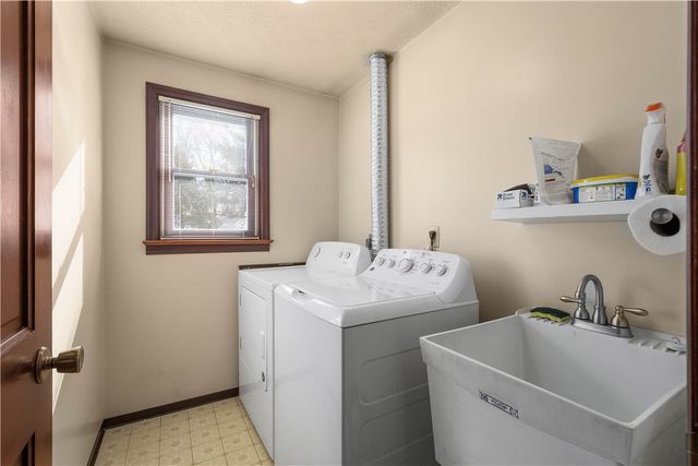 5513 Claytonia Dr, Bethel Park, PA 15102