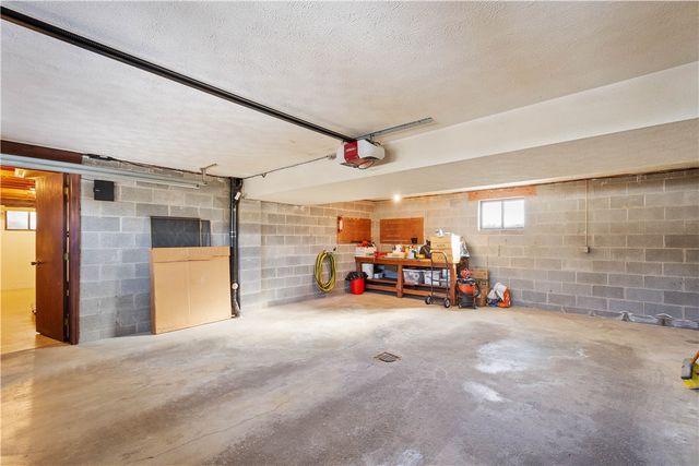 5513 Claytonia Dr, Bethel Park, PA 15102