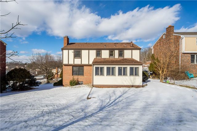 5513 Claytonia Dr, Bethel Park, PA 15102