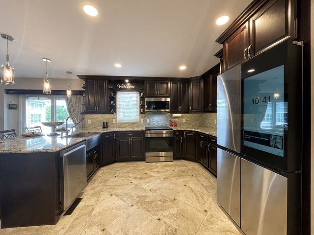 4 River Bend Road, Montgomery, IL 60538