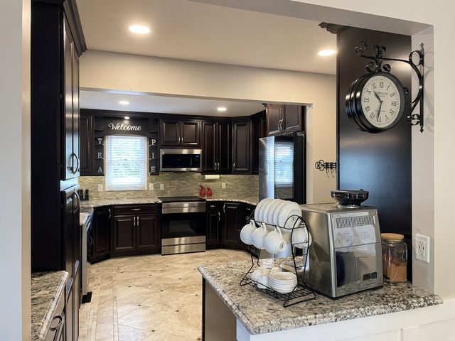 4 River Bend Road, Montgomery, IL 60538