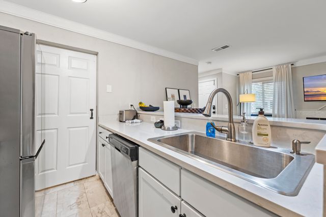 266 Alexandra Drive 11, Mount Pleasant, SC 29464