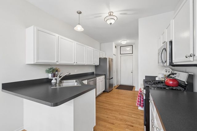8415 Stratford Drive 8415, Tinley Park, IL 60487