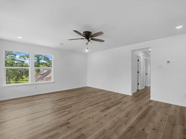 628 Oakdale Street, Shoreacres, TX 77571