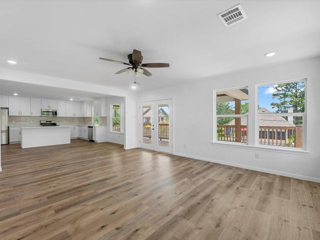 628 Oakdale Street, Shoreacres, TX 77571