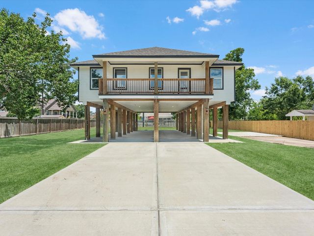 628 Oakdale Street, Shoreacres, TX 77571