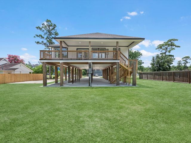 628 Oakdale Street, Shoreacres, TX 77571
