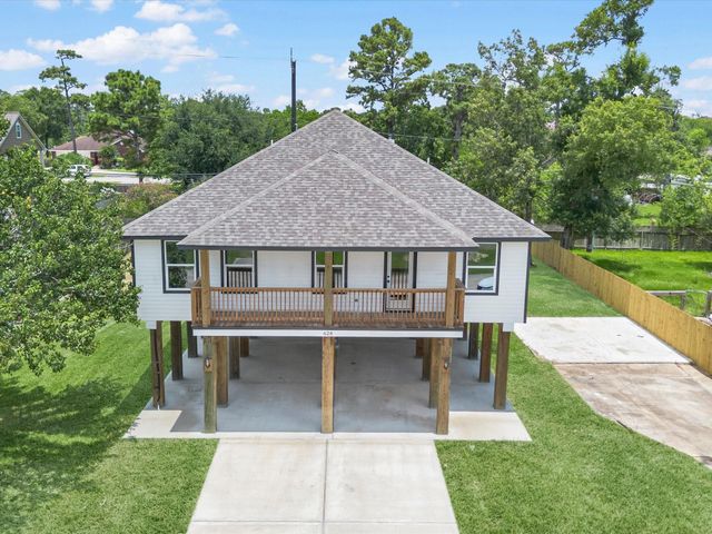 628 Oakdale Street, Shoreacres, TX 77571