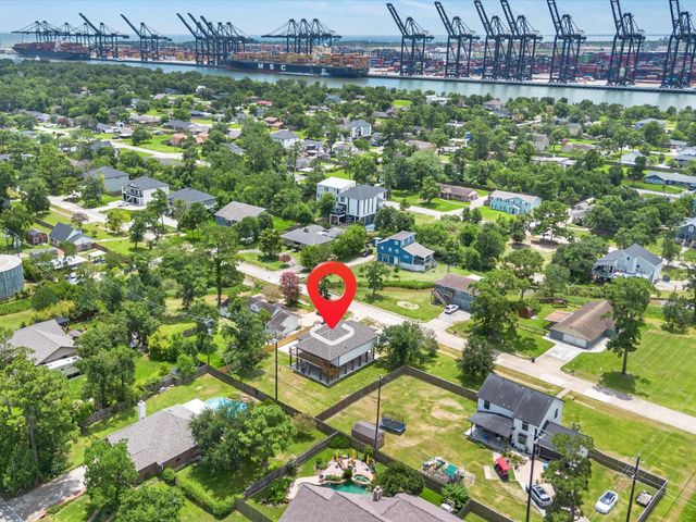 628 Oakdale Street, Shoreacres, TX 77571