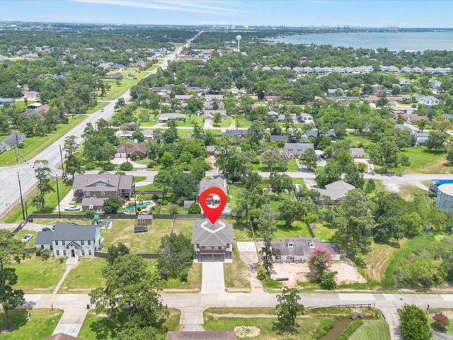 628 Oakdale Street, Shoreacres, TX 77571