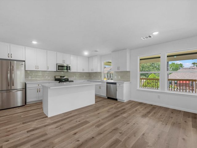 628 Oakdale Street, Shoreacres, TX 77571