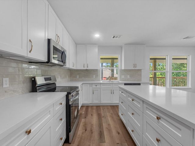 628 Oakdale Street, Shoreacres, TX 77571