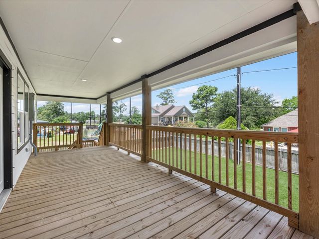 628 Oakdale Street, Shoreacres, TX 77571