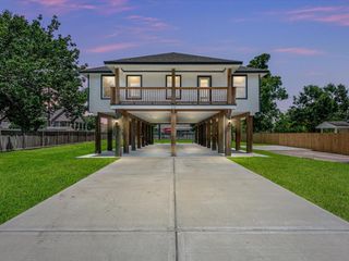 628 Oakdale Street, Shoreacres, TX 77571