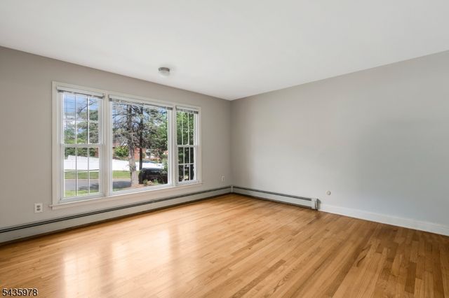 1 Linda Ln, North Plainfield Boro, NJ 07060