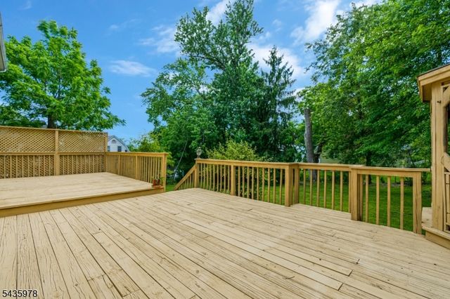 1 Linda Ln, North Plainfield Boro, NJ 07060
