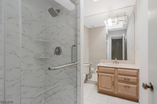 1 Linda Ln, North Plainfield Boro, NJ 07060