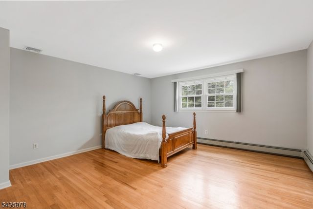 1 Linda Ln, North Plainfield Boro, NJ 07060