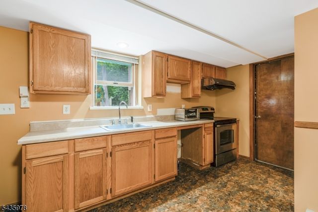 1 Linda Ln, North Plainfield Boro, NJ 07060