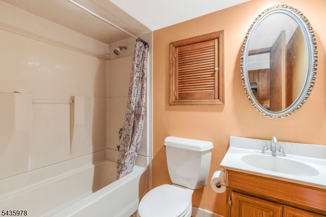 1 Linda Ln, North Plainfield Boro, NJ 07060