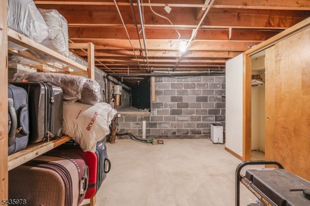 1 Linda Ln, North Plainfield Boro, NJ 07060