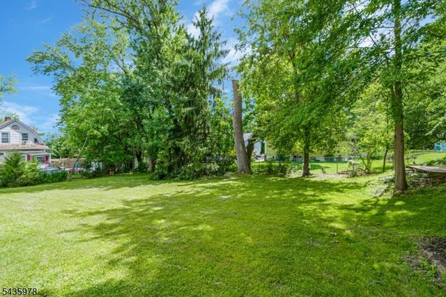 1 Linda Ln, North Plainfield Boro, NJ 07060
