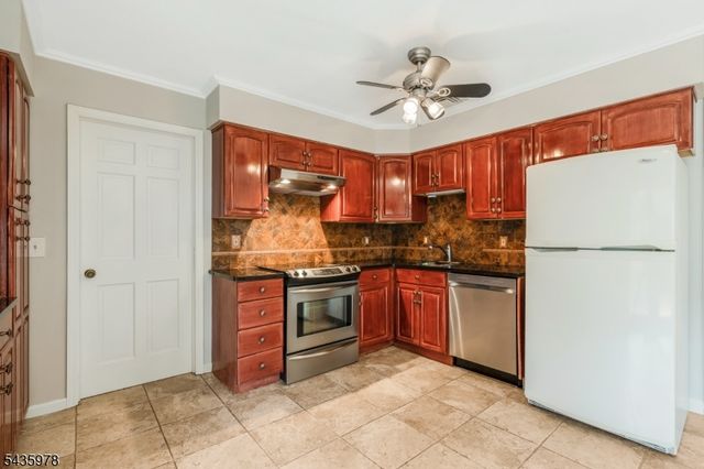 1 Linda Ln, North Plainfield Boro, NJ 07060