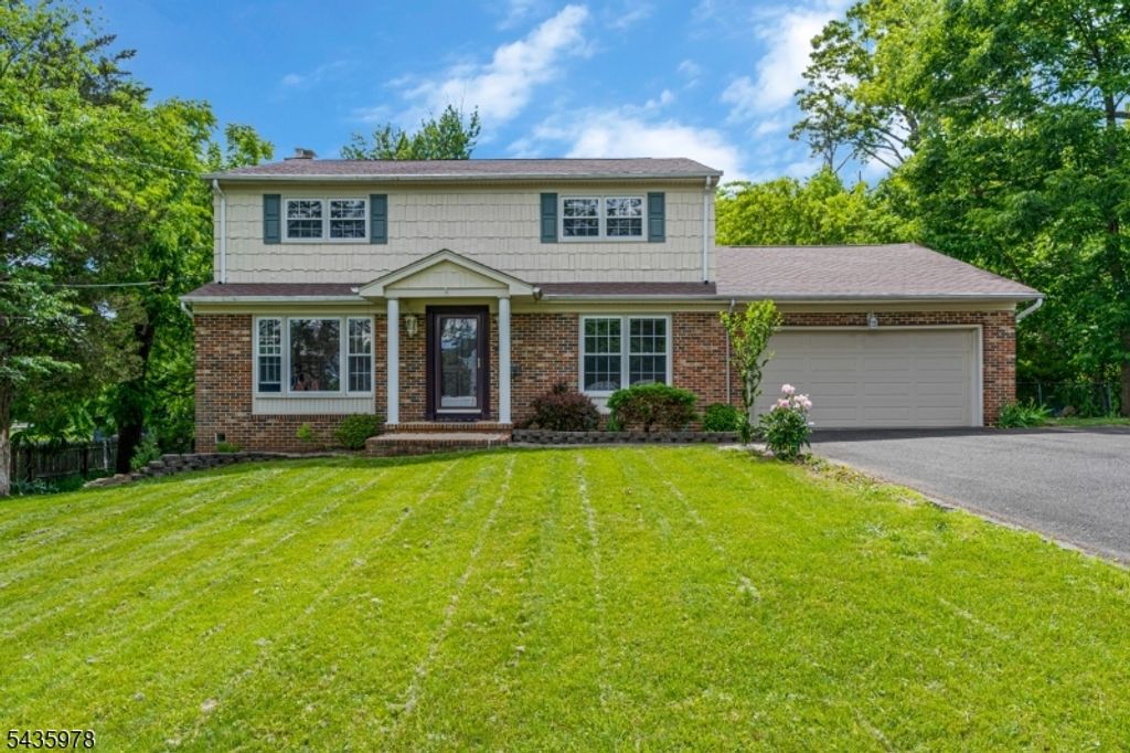 1 Linda Ln, North Plainfield Boro, NJ 07060
