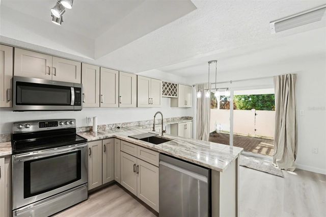 1640 CAPE HOPE AVENUE NE 4, St Petersburg, FL 33702