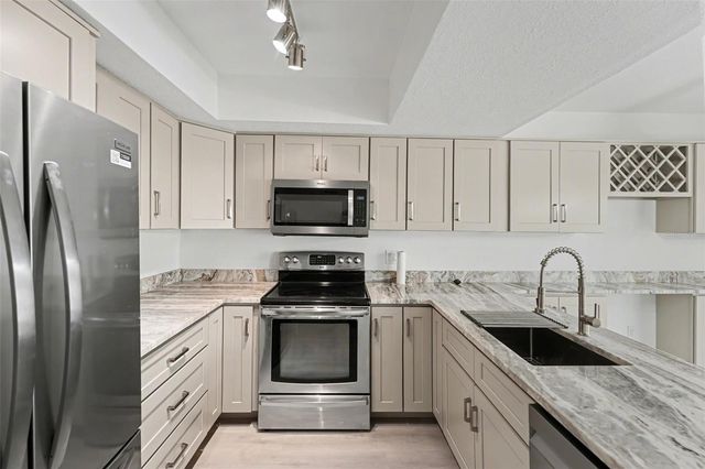 1640 CAPE HOPE AVENUE NE 4, St Petersburg, FL 33702