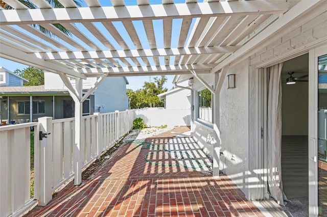 1640 CAPE HOPE AVENUE NE 4, St Petersburg, FL 33702