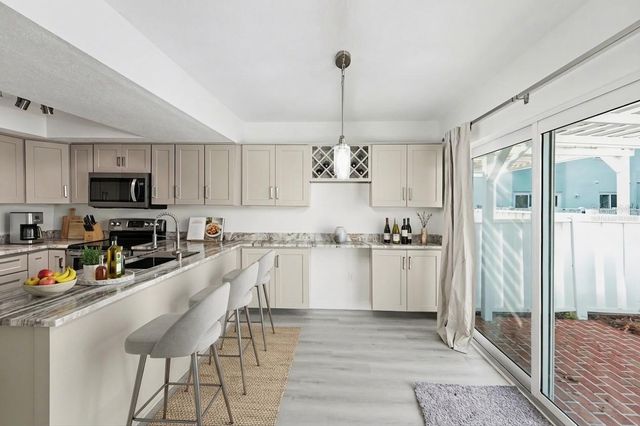 1640 CAPE HOPE AVENUE NE 4, St Petersburg, FL 33702