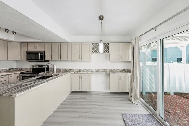 1640 CAPE HOPE AVENUE NE 4, St Petersburg, FL 33702