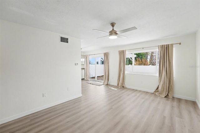 1640 CAPE HOPE AVENUE NE 4, St Petersburg, FL 33702