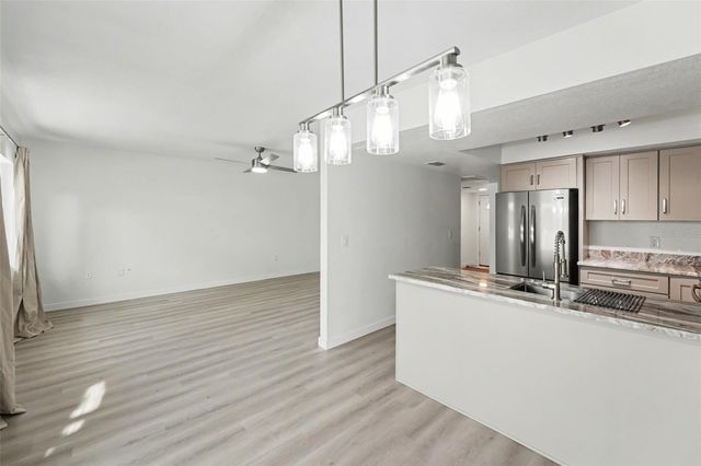 1640 CAPE HOPE AVENUE NE 4, St Petersburg, FL 33702