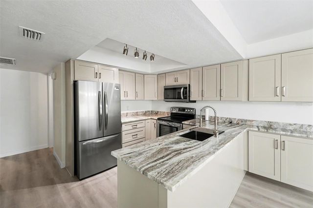 1640 CAPE HOPE AVENUE NE 4, St Petersburg, FL 33702