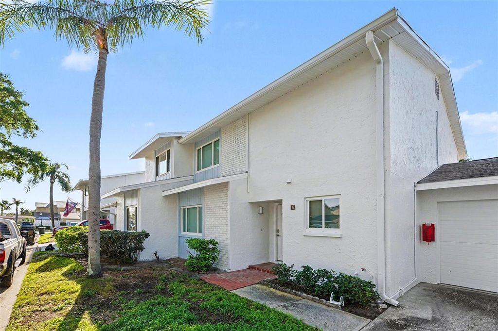 1640 CAPE HOPE AVENUE NE 4, St Petersburg, FL 33702