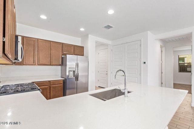 12535 W Kaler Drive, Glendale, AZ 85307