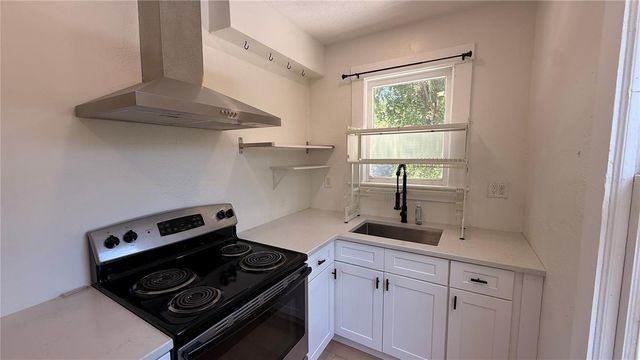 905 JONES STREET, Clearwater, FL 33755