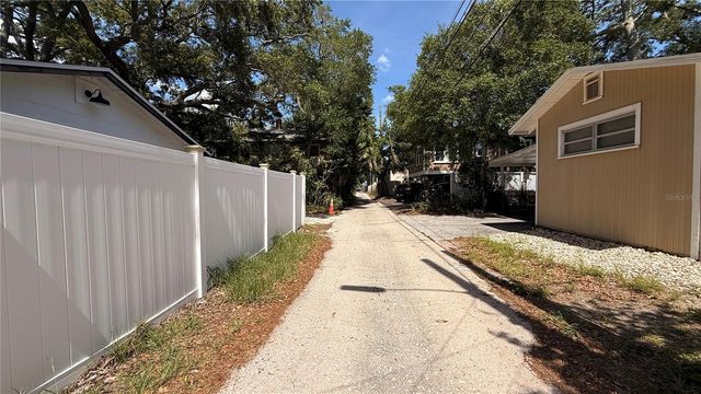 905 JONES STREET, Clearwater, FL 33755