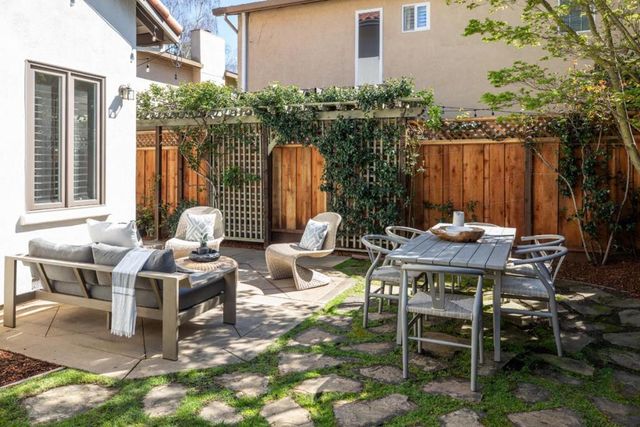 1331 Hoover Street, Menlo Park, CA 94025